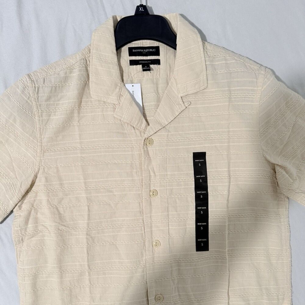 Banana Republic Men’s Short Sleeve Button Down Shirt In Beige Sz S NWT